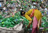 Een moderne plastic recyclinginstallatie die efficiënt en duurzaam is ontworpen met geavanceerde technologieën.
